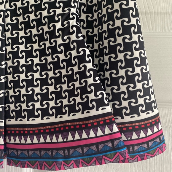 MackenzieMode Black/White Print Mini Skirt - US Size 4/AUS Size 8 - Picture 13 of 16